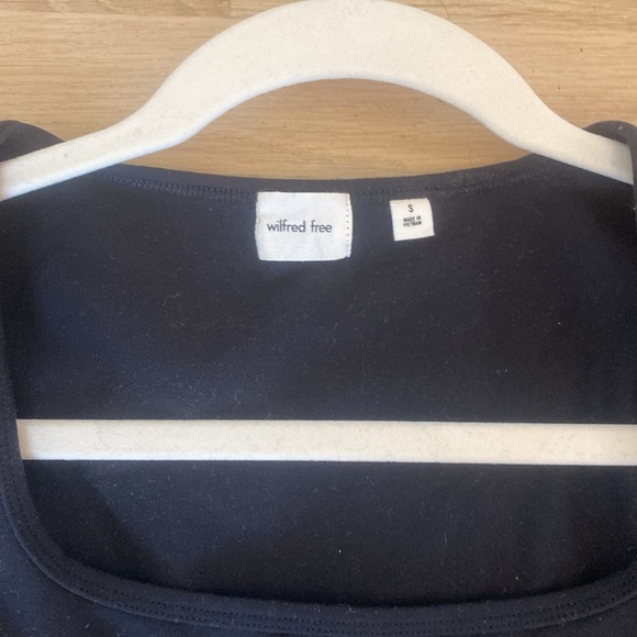 Aritzia flair black athletic jumper WORN ONCE!!!! Perfect condition - Picture 3 of 3